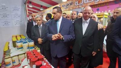 وزير التنمية المحلية ومحافظ القاهرة يفتتحان معرض "أهلاً رمضان" بمدينة نصر 