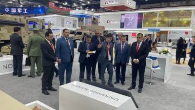 "وزير الإنتاج الحربى" يتفقد أجنحة الشركات المشاركة في معرض  الدفاع الدولي "IDEX 2023"