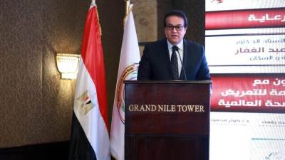 وزير الصحة يؤكد على الدور المحوري لمهنتي التمريض والقبالة في مصر