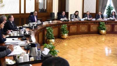 رئيس الوزراء يترأس اجتماع المجموعة الاقتصادية