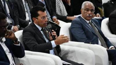 وزير الرياضة يطالب فيتوريا بوضع خطة لتطوير كرة القدم المصرية