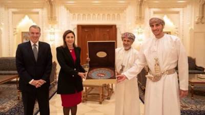 وزيرة الثقافة تزور دار الأوبرا السلطانية مسقط وتبحث سُبل التعاون بين الدارين المصرية والعمانية
