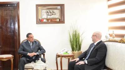 وزير التنمية المحلية يتابع مع محافظ بنى سويف الموقف التنفيذي لمشروعات "حياة كريمة"