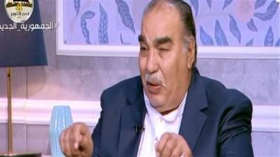 بياع  إكسسوارات السيارات.. ممثل شهير يعود لمهنته الأصلية ويترك الفن