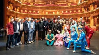 وزيرة الثقافة تشهد عرضي باليه "زوربا "و"الليلة الكبيرة" بالأوبرا السلطانية