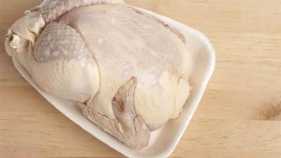 انخفاض أسعار الدواجن في أرض المزرعة.. تصل إلى 65 جنيهًا