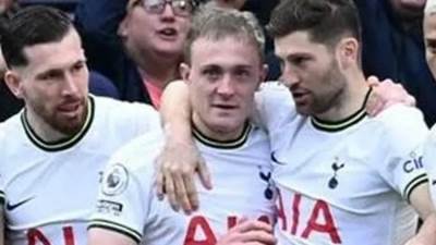 توتنهام يفوز على ضيفه تشيلسي بهدفين نظيفين 