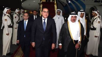 مدبولي يصل إلى مطار الدوحة الدولي في زيارة عمل