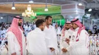 شؤون المسجد الحرام والمسجد النبوي ترصد رضا ضيوف الرحمن داخل المسجد إلكترونياً