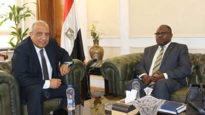 وزير قطاع الأعمال يستقبل سفير زامبيا لبحث التعاون الاقتصادي