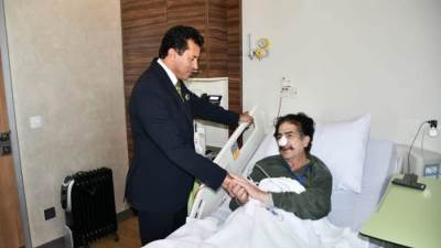 وزير الرياضة يطمئن على الحالة الصحية للناقد الرياضى "عصام شلتوت"