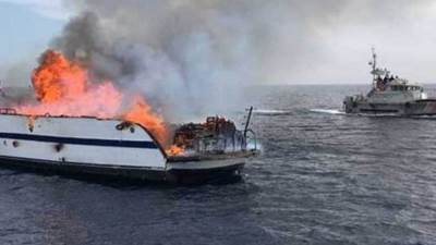 حريق بمنطقة تصنيع السفن في ميناء الأتكة بالسويس.. ورفع حالة الطوارئ بعتاقة