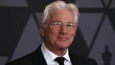 زوجة ريتشارد جير تؤكد أن صحته بدأت في التعافى