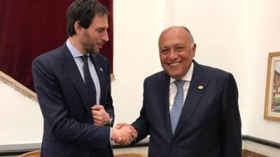 شكري يبحث مع نظيره الهولندي سبل تعزيز العلاقات وعدد من القضايا