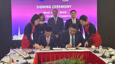 وزير الاتصالات يلتقى مسئولى عدد من كبرى الشركات التكنولوجية العالمية لبحث التعاون