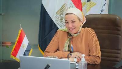 وزيرة البيئة تبحث مع محافظ الفيوم وأحد مستثمرى المحميات دعم أنشطة السياحة بمحميات الفيوم