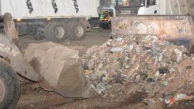 محافظ القليوبية: رفع 1200 طن تراكمات قمامة بحملة نظافة مكبرة بشبرا الخيمة