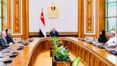 الرئيس السيسي يستقبل رئيس موانئ أبوظبى.. ويؤكد اعتزاز مصر بعلاقاتها مع الإمارات