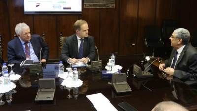 وزير الكهرباء يستقبل سفير بريطانيا بالقاهرة ووفد كبير من الشركات البريطانية