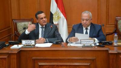 هشام آمنة: تنفيذ 10 آلاف مشروع رصف طرق و250 كوبري للسيارات