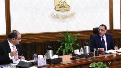 مدبولي يلتقي وزير الصناعة لعرض الفرص الاستثمارية بالقطاع الصناعي 