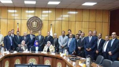 وزير القوى العاملة يوجه مديري المديريات بخدمة المواطن بشكل كريم ولائق