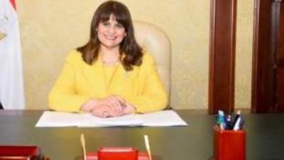 وزيرة الهجرة تحسم الجدل بشأن رواتب وتحويلات المصريين بالخارج 