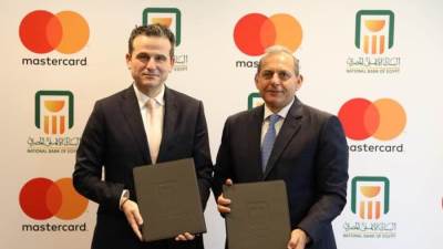 البنك الأهلي المصري يجدد التعاون مع شركة ماستر كارد