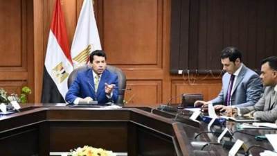 وزير الرياضة يتابع الموقف التنفيذي لمشروعات وبرامج الوزارة 