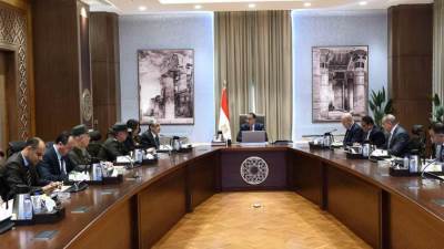 رئيس الوزراء يتابع موقف توصيل المرافق لمشروع تطوير عواصم المحافظات