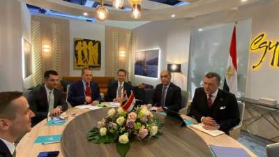 عيسى يحث منظمي الرحلات على تشغيل الطيران للمقاصد السياحية المختلفة في مصر