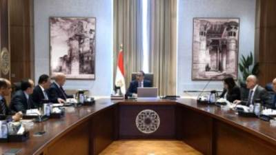 رئيس الوزراء يراجع مع وزير الإسكان تحصيل مستحقات الدولة وتقنين أوضاع الأراضى