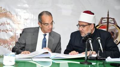 وزيرا الأوقاف والاتصالات يبحثان سبل التعاون المشترك