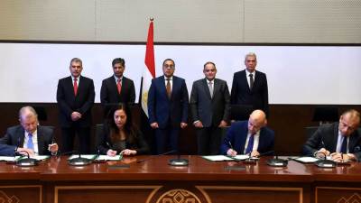 رئيس الوزراء يشهد توقيع خطاب نوايا فى مجال التصنيع الطبى