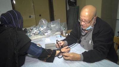 العربي للتنمية الاجتماعية ينظم قافلة طبية ويوزع كراتين رمضانية