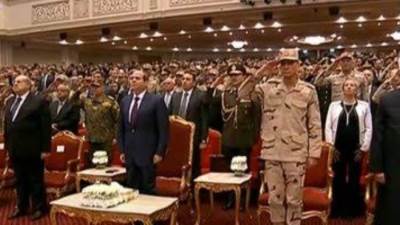 الرئيس السيسي لأسر الشهداء: هنحتفل مع بعض فى سيناء.. وهتشفوها حاجة تانية