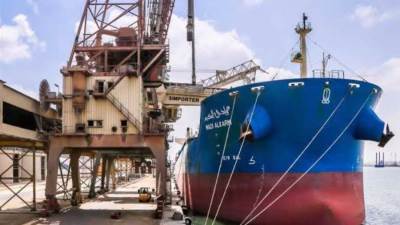 ميناء دمياط يستقبل أكبر شحنة قمح فى تاريخه بحمولة 100 ألف طن