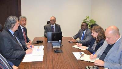 نائب وزير الإسكان للبنية الأساسية يتابع مع «ممثلي بنك التنمية الإفريقي» المشروعات المشتركة