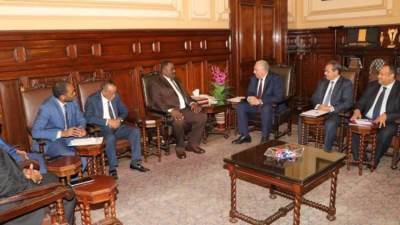 القصير يناقش أوجه التعاون المصري السوداني مع وزير الاستثمار والصناعة بالولاية الشمالية بالسودان