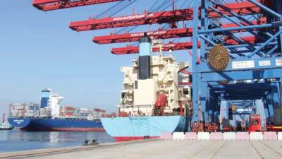 تداول 32 سفينة للحاويات والبضائع العامة بميناء دمياط