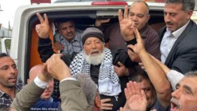 بعد 17 عاما فى الأسر.. أول صور لخروج شيخ الأسرى الفلسطينيين فؤاد الشوبكى