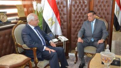 وزير التنمية يتابع مع محافظ الجيزة مشروعات "حياة كريمة"