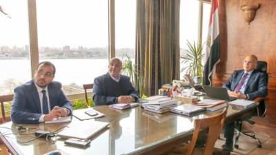 سويلم يتابع إجراءات التحول لإستخدام نظم الرى الحديث فى مزارع قصب السكر