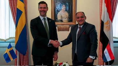 وزير الصناعة يقوم بزيارة لشركة ايريكسون العالمية ومجموعة Ahlens لسلاسل السوبر ماركت