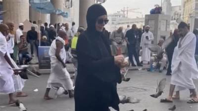 وسط الحمام.. ريم البارودي من الحرم المكي في أحدث ظهور لها