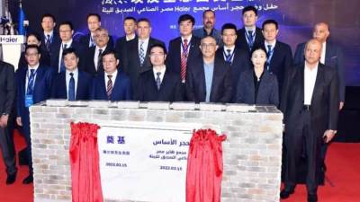 رئيس هيئة الاستثمار يضع حجر الأساس لأول مجمع صناعي صديق للبيئة بمصر