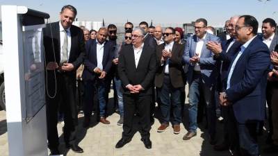 رئيس الوزراء يفتتح المنطقة اللوجستية لمرسيدس بنز بـ"اقتصادية قناة السويس"