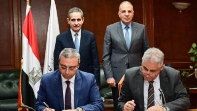 الدكتور سويلم وطارق رحمي يشهدان توقيع بروتوكول تعاون مشترك بين وزارة الرى ومحافظة الغربية