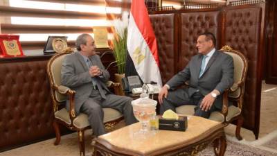 وزير التنمية يتابع مع محافظ الإسماعيلية ملف المشروعات المتعثرة واستعدادات شهر رمضان