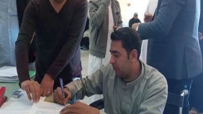 القوى العاملة: تسليم وتوقيع 24 عقد عمل لذوي همم محافظة جنوب سيناء